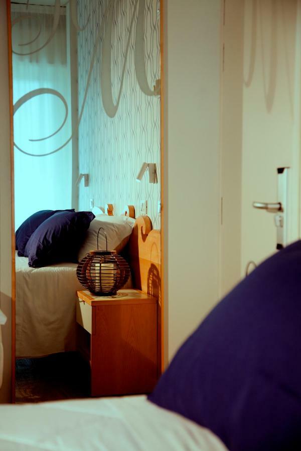 Hotel Montecarlo Vista Mare Riccione Esterno foto