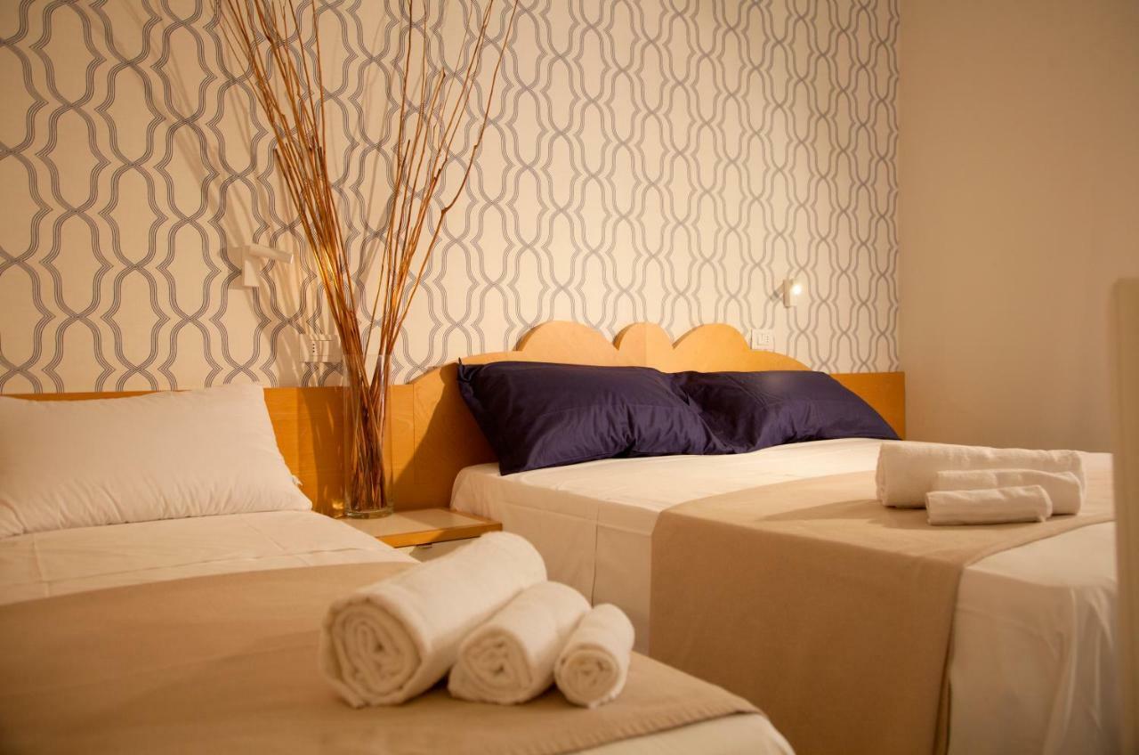 Hotel Montecarlo Vista Mare Riccione Esterno foto