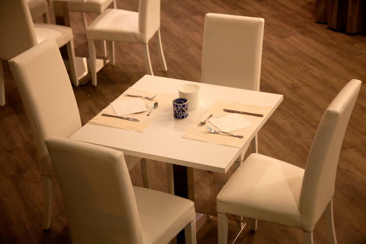Hotel Montecarlo Vista Mare Riccione Esterno foto