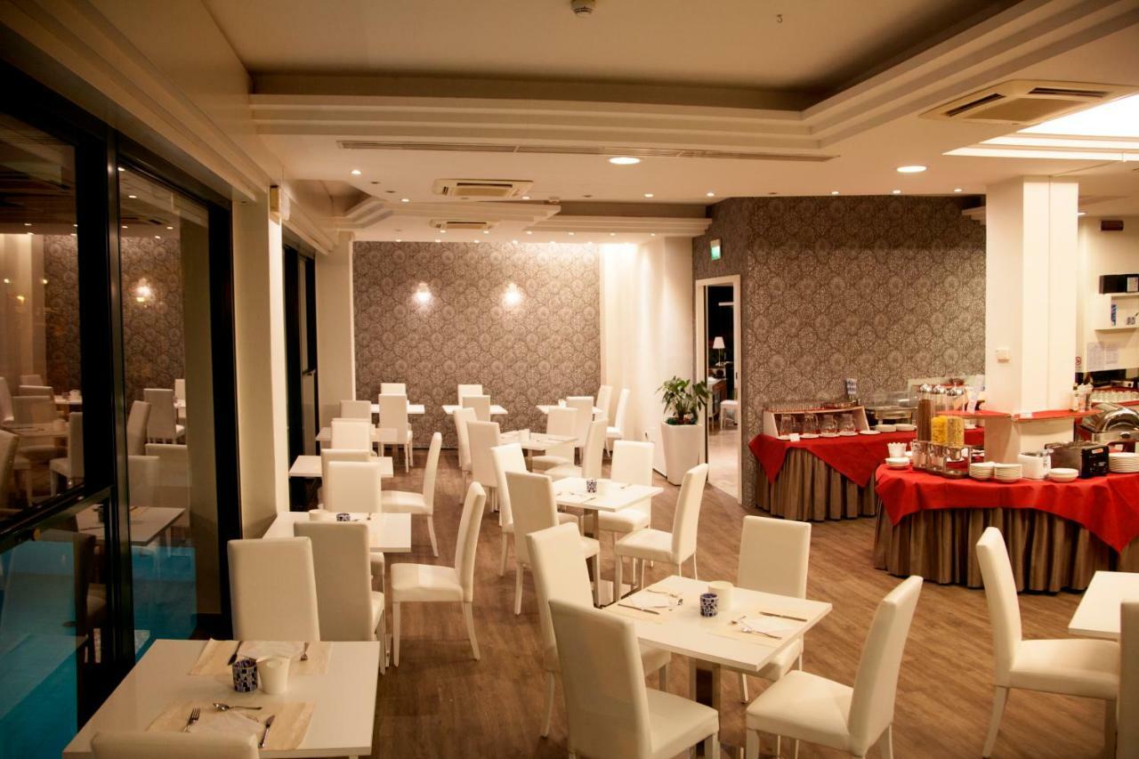 Hotel Montecarlo Vista Mare Riccione Esterno foto