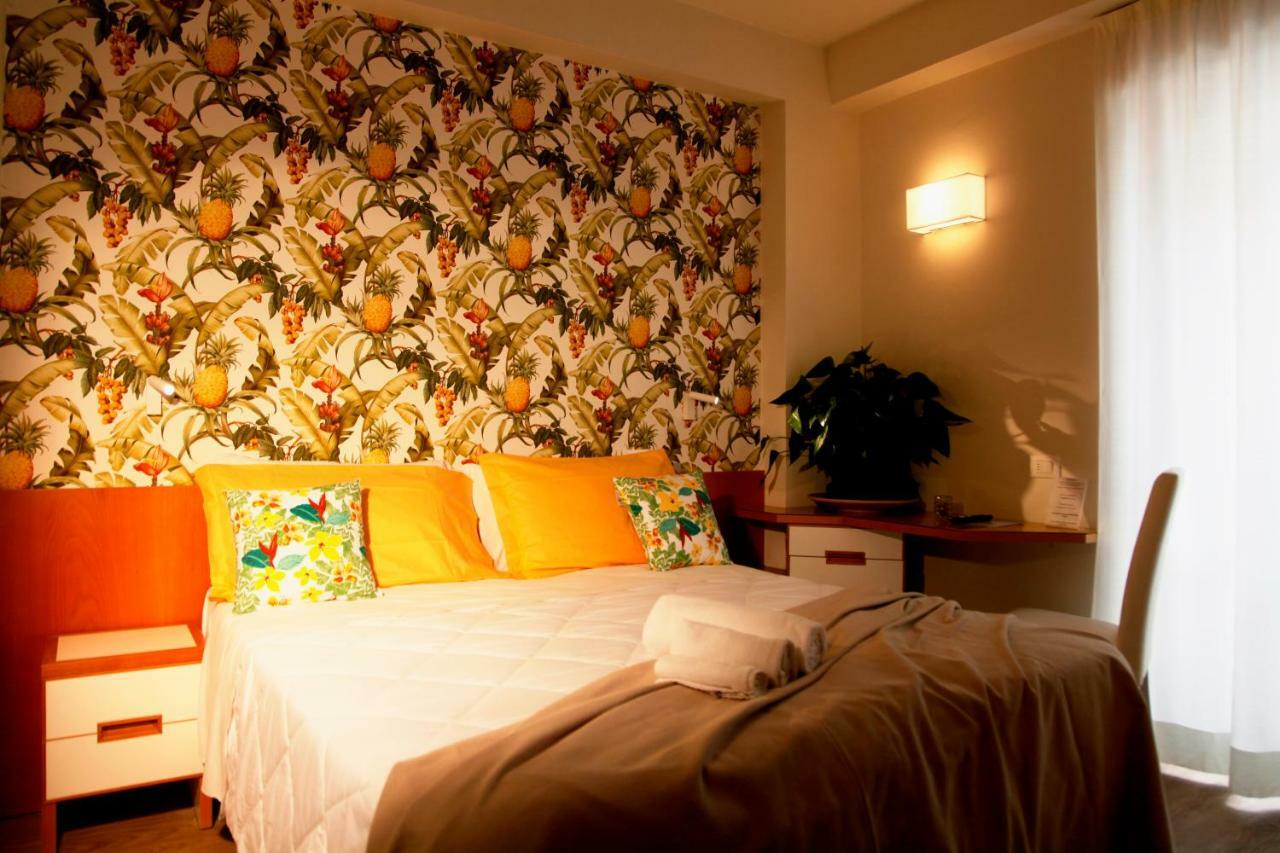 Hotel Montecarlo Vista Mare Riccione Esterno foto