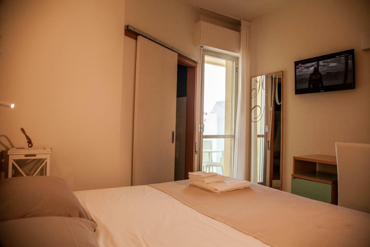 Hotel Montecarlo Vista Mare Riccione Esterno foto