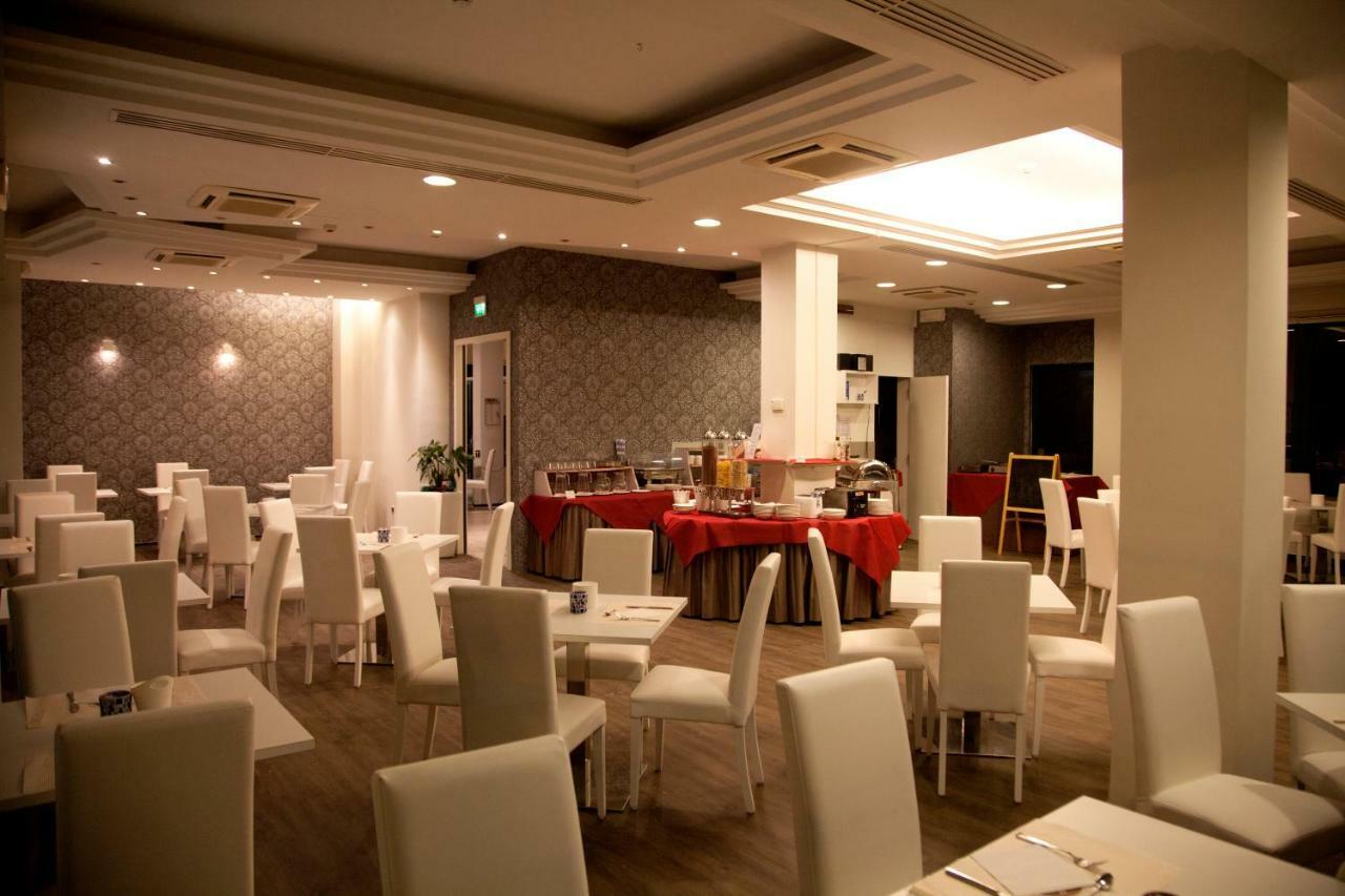 Hotel Montecarlo Vista Mare Riccione Esterno foto