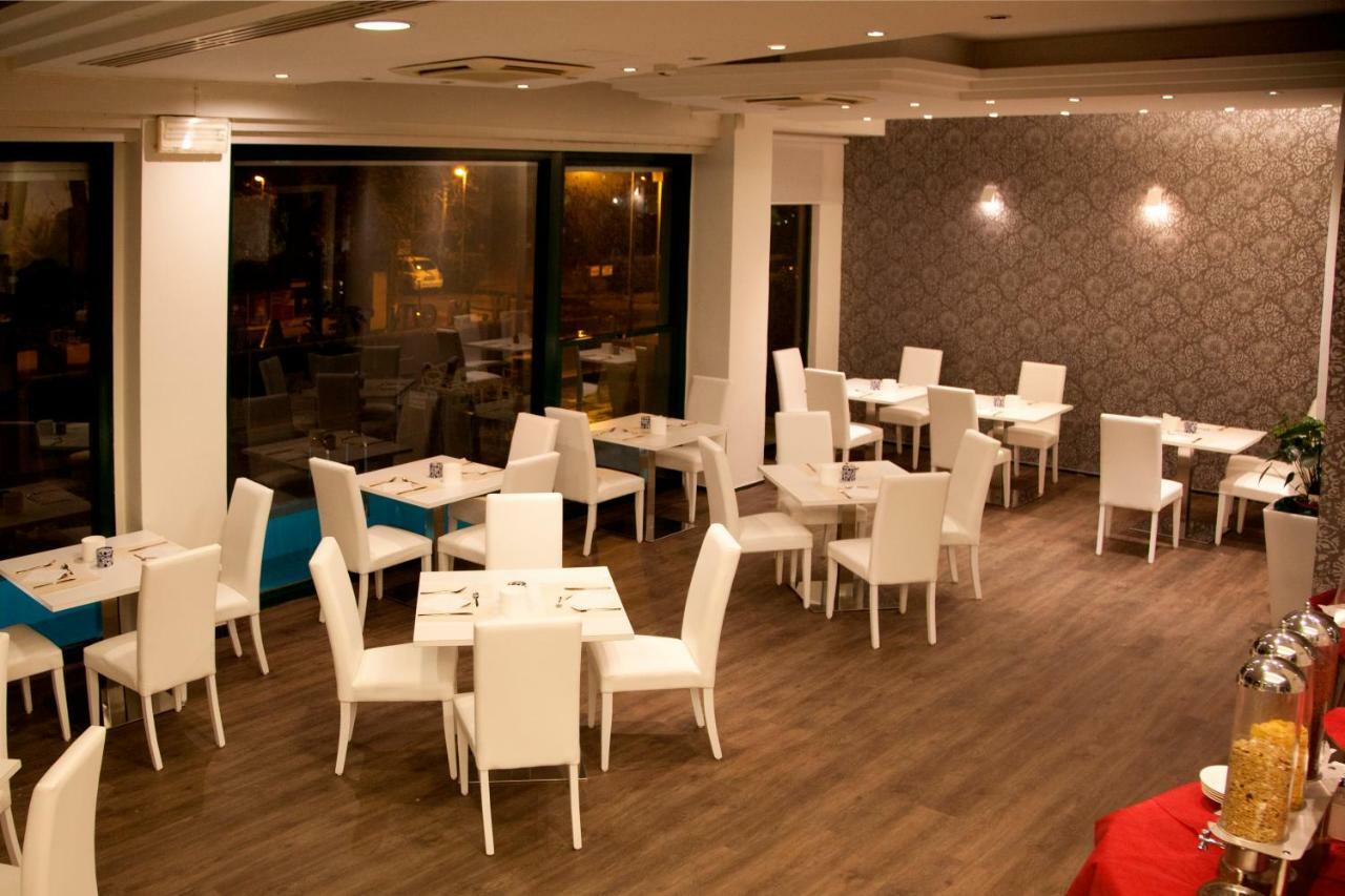 Hotel Montecarlo Vista Mare Riccione Esterno foto
