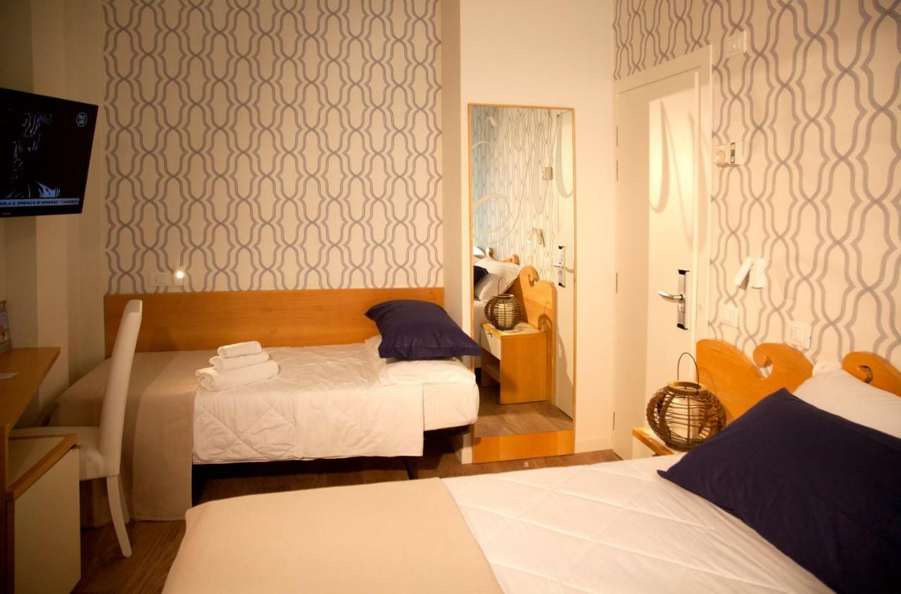 Hotel Montecarlo Vista Mare Riccione Esterno foto