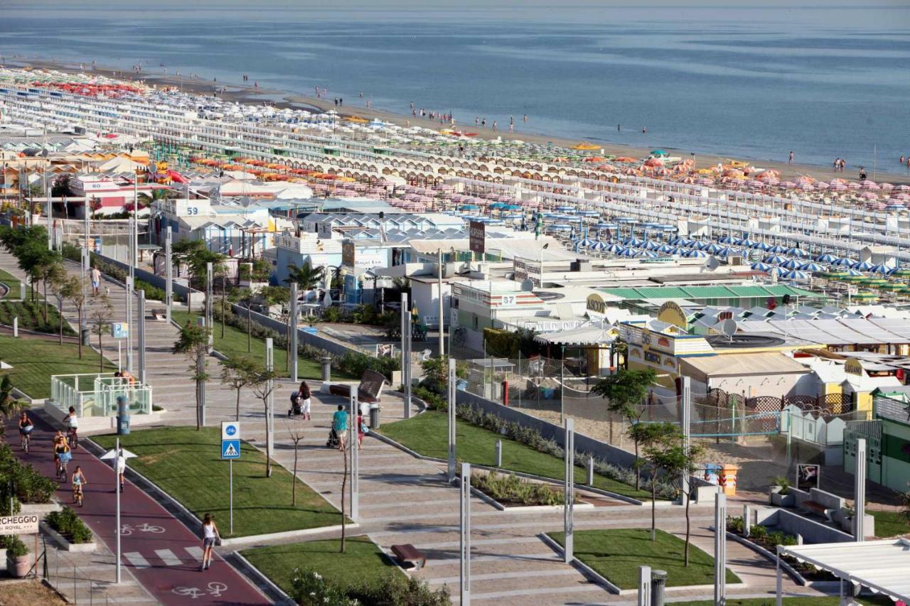 Hotel Montecarlo Vista Mare Riccione Esterno foto