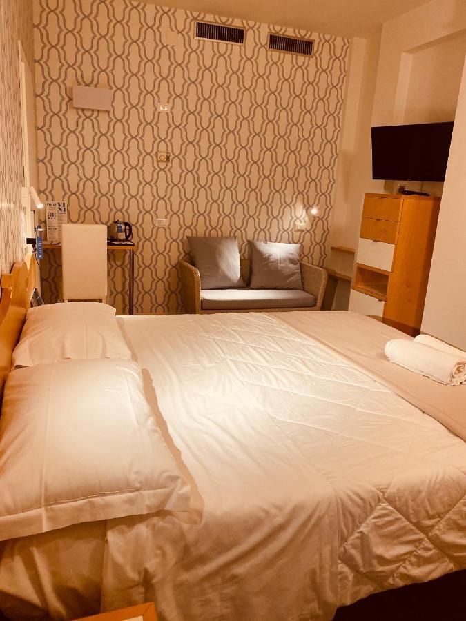 Hotel Montecarlo Vista Mare Riccione Esterno foto
